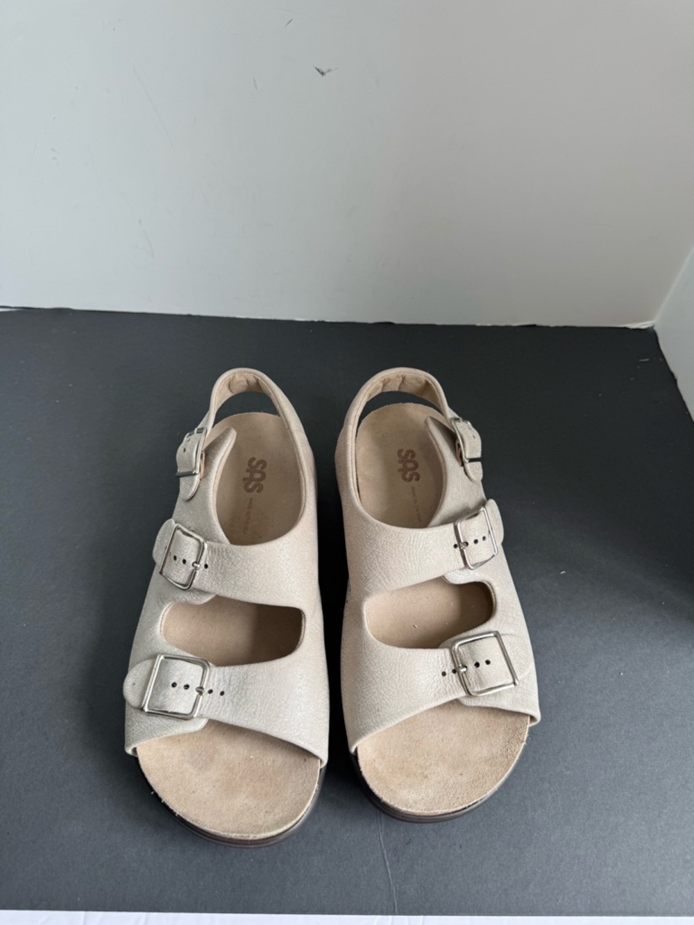 SAS Relaxed Printed Leather Buckle Strap Sandals. Size 8.5W - Picture 2 of 16